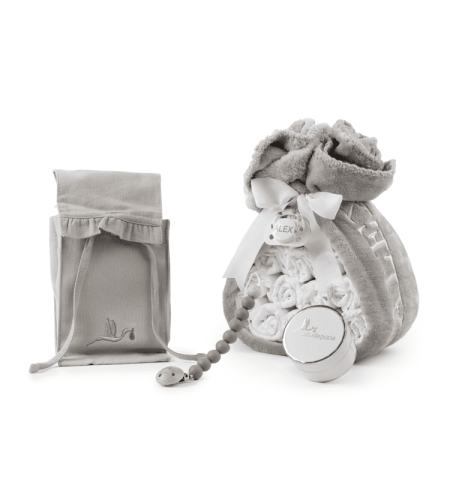 Special Diaper Cake With Diaper Bag