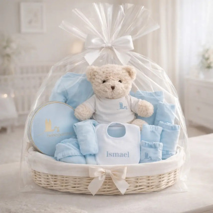 Personalized Baby Hamper with Embroidered Bib | Unique Gift – Bebedeparis.com