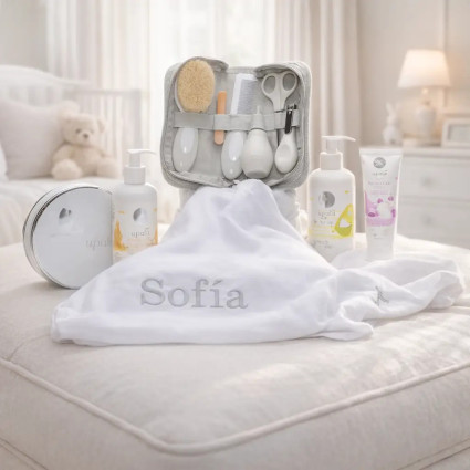 Cosmetic Set and Personalized Muslin Cloth | Elegant Newborn Gift 2