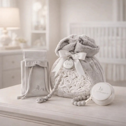 Diaper Cake with Changing Bag | Complete and Practical Newborn Gift 2